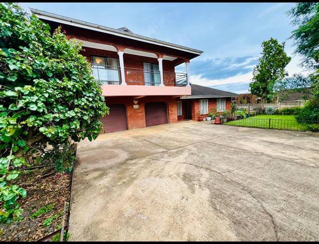 4 BEDROOM HOUSE FOR SALE IN HAYFIELDS